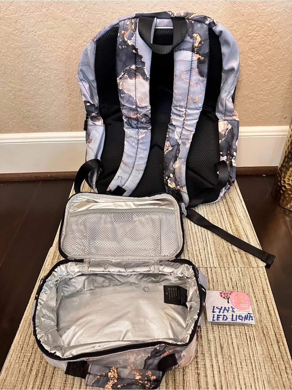 Backpack with Lunch box - Picture 4 of 5
